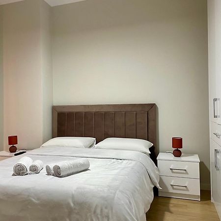 Home Inn Apartment Near City Center Tirana Exteriör bild