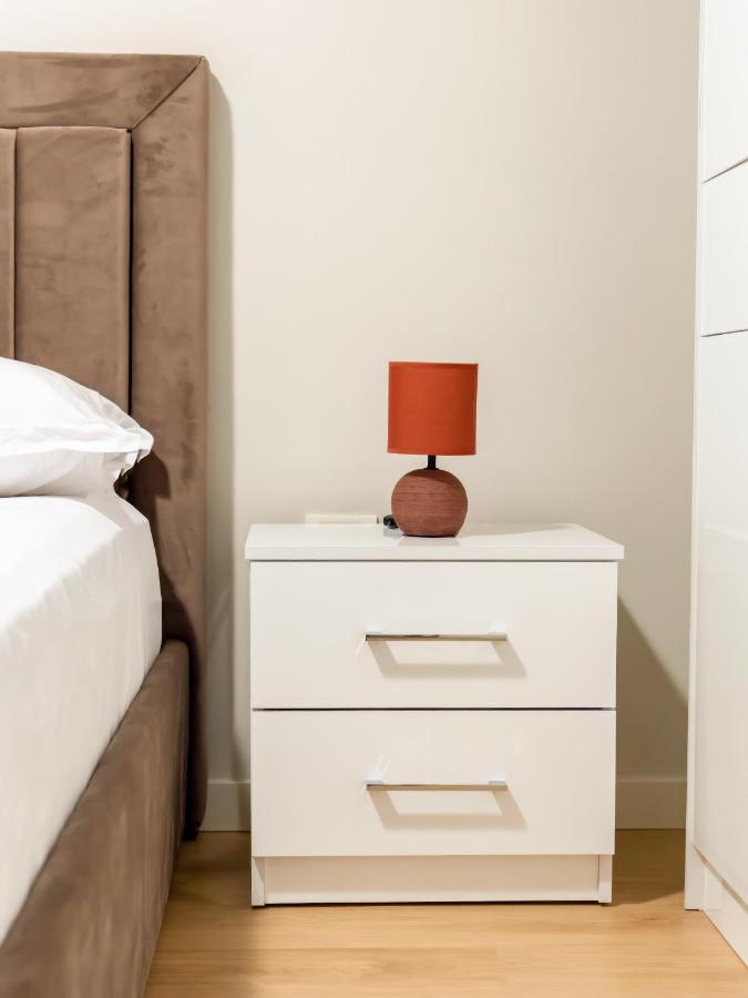 Home Inn Apartment Near City Center Tirana Exteriör bild