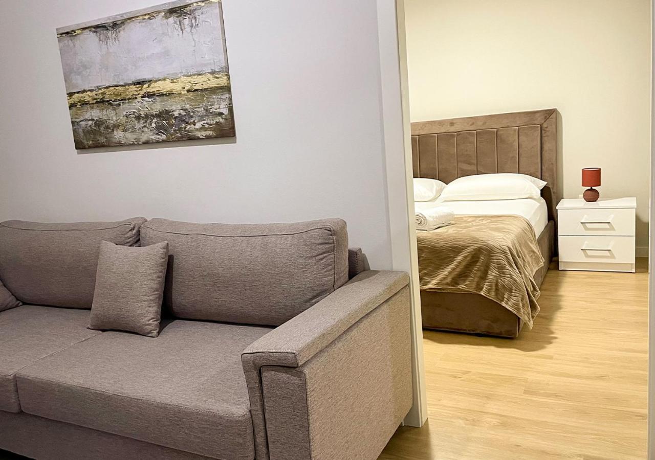 Home Inn Apartment Near City Center Tirana Exteriör bild
