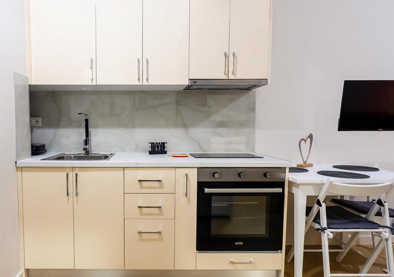 Home Inn Apartment Near City Center Tirana Exteriör bild