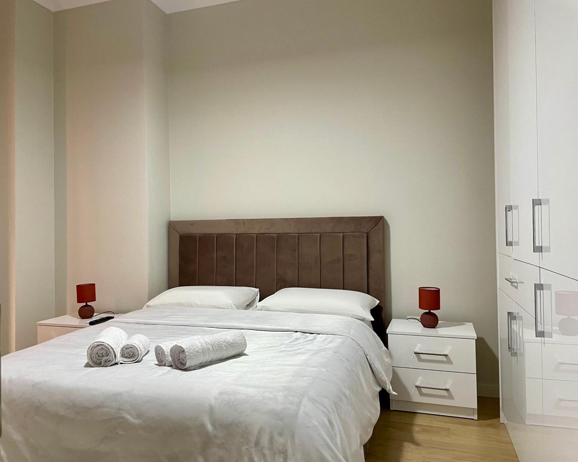 Home Inn Apartment Near City Center Tirana Exteriör bild